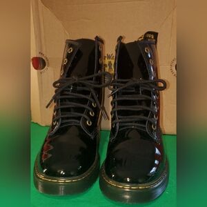 DR. MARTENS ZAVALA BOOT